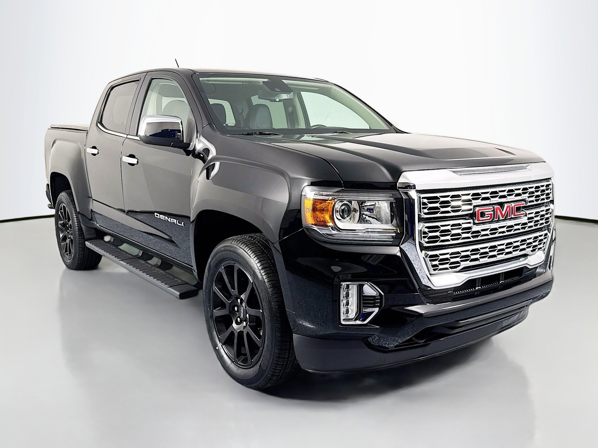 Used 2022 GMC Canyon Denali w/ Denali Black Edition Package image 3