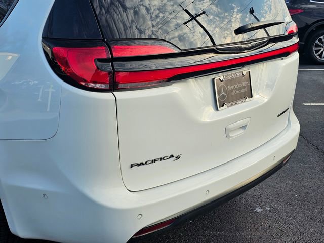 Used 2022 Chrysler Pacifica Limited w/ S Appearance Package image 15
