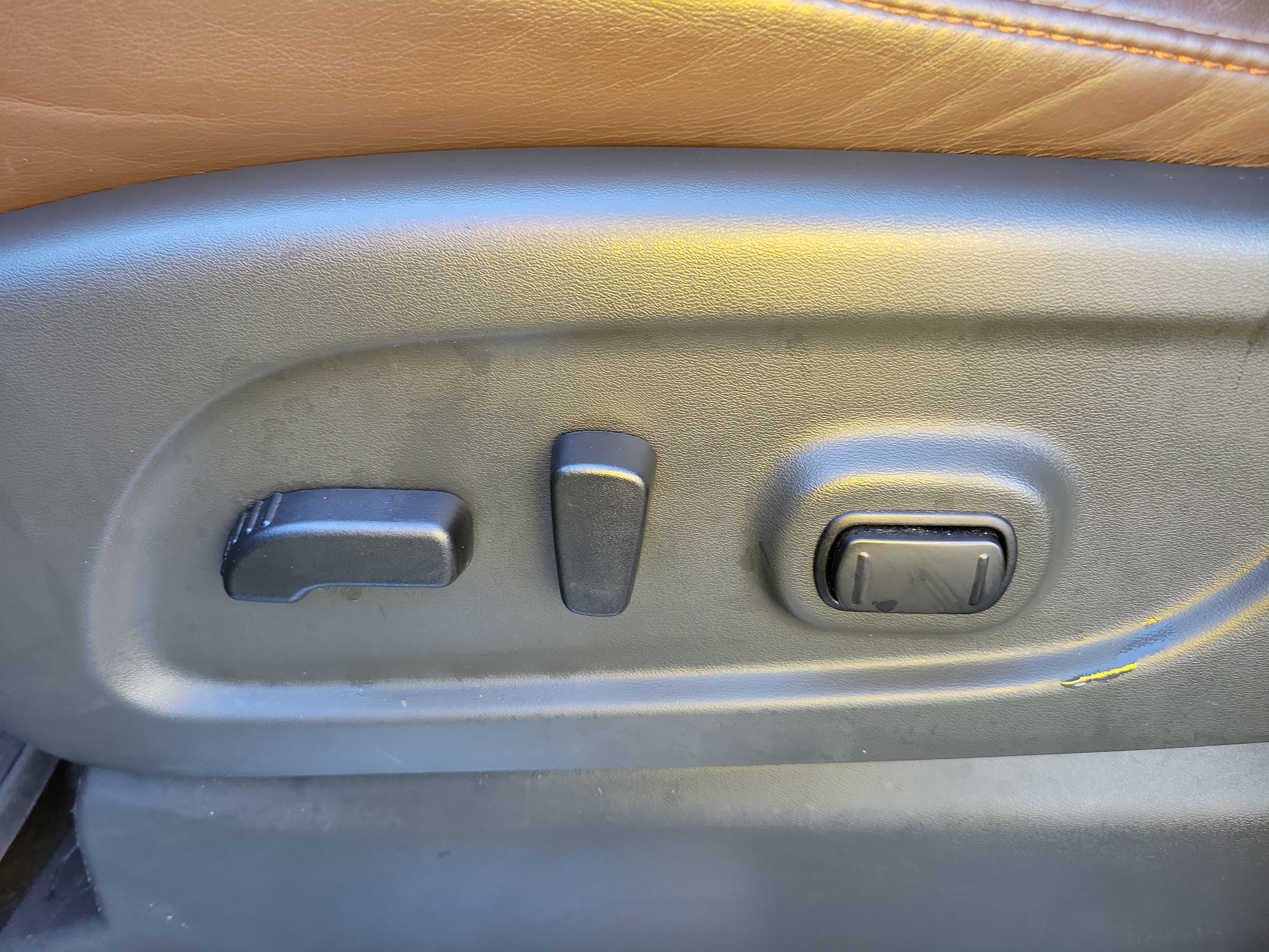 Used 2017 Nissan Titan Platinum Reserve image 8