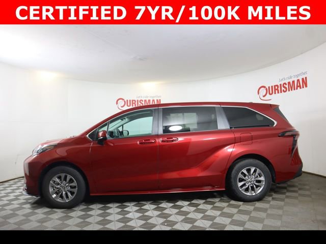 Used 2024 Toyota Sienna LE image 4