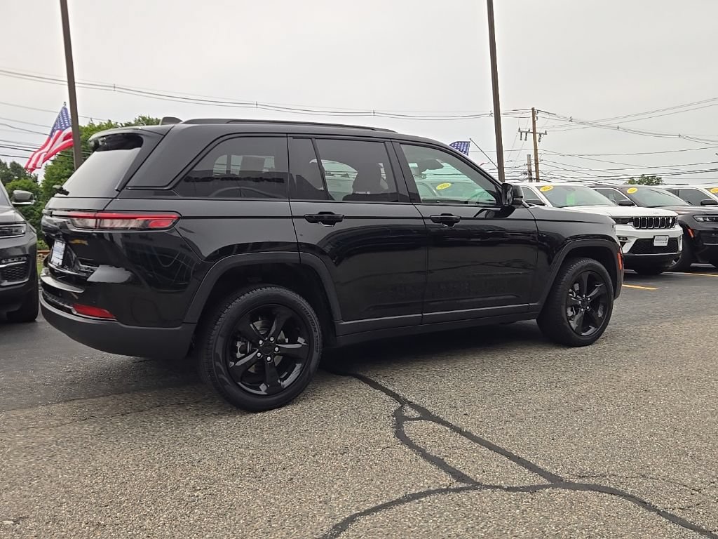 Certified 2023 Jeep Grand Cherokee Limited w/ Black Appearance Package AWD/4WD image 7