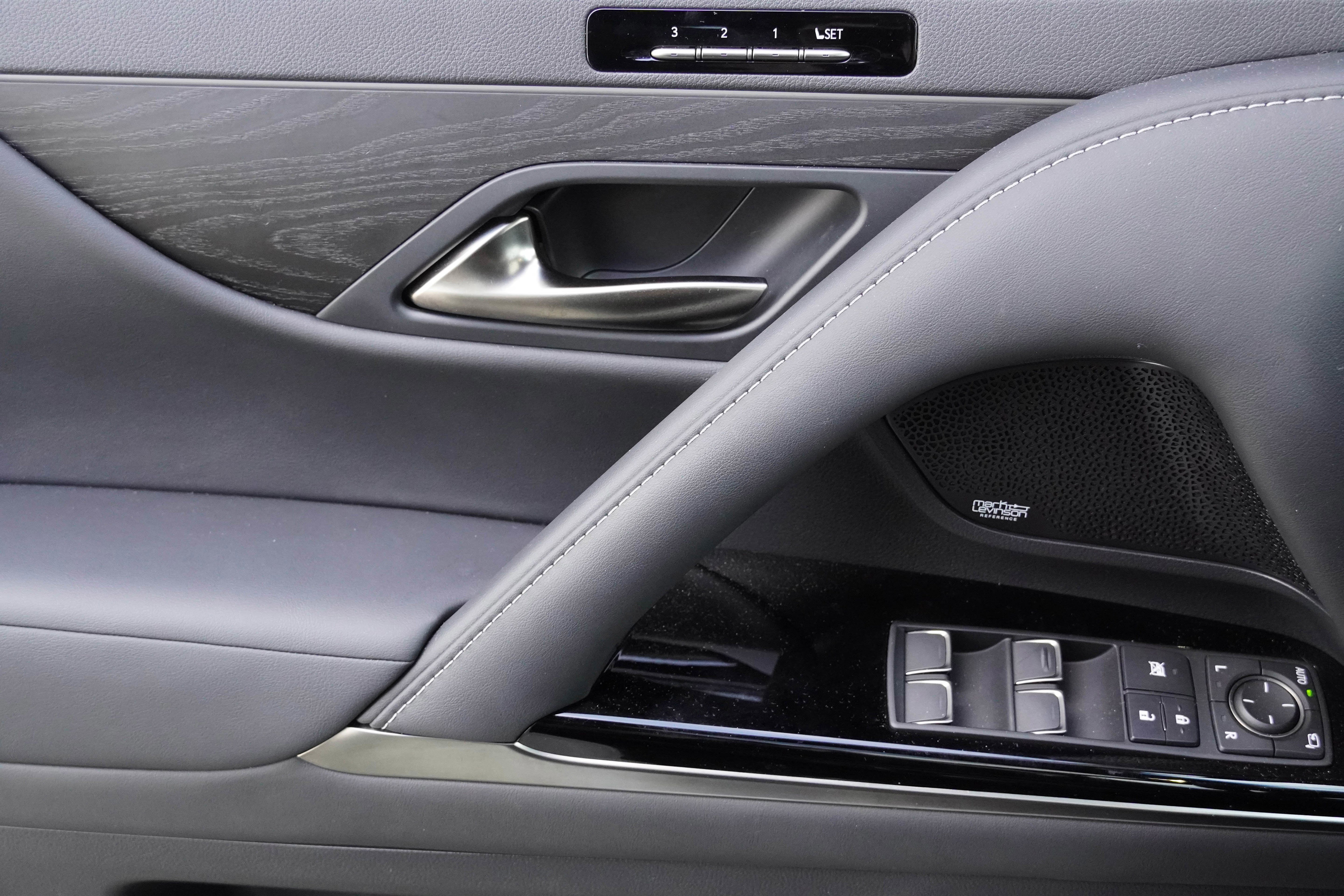 Used 2025 Lexus LX 600 4WD w/ Interior Upgrade Package image 15