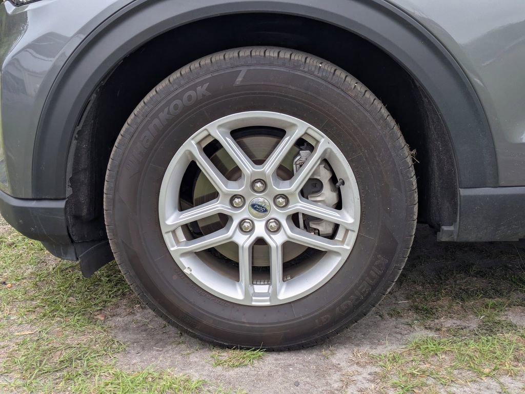 Used 2025 Ford Explorer Active image 9