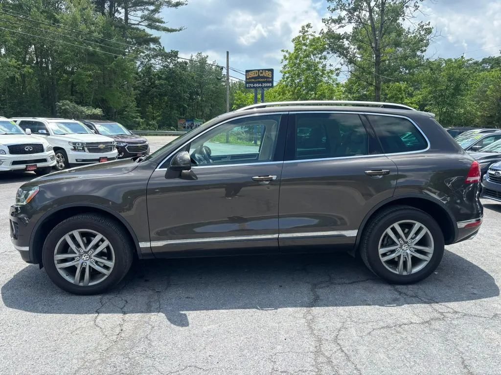 Used 2016 Volkswagen Touareg TDI AWD/4WD image 5
