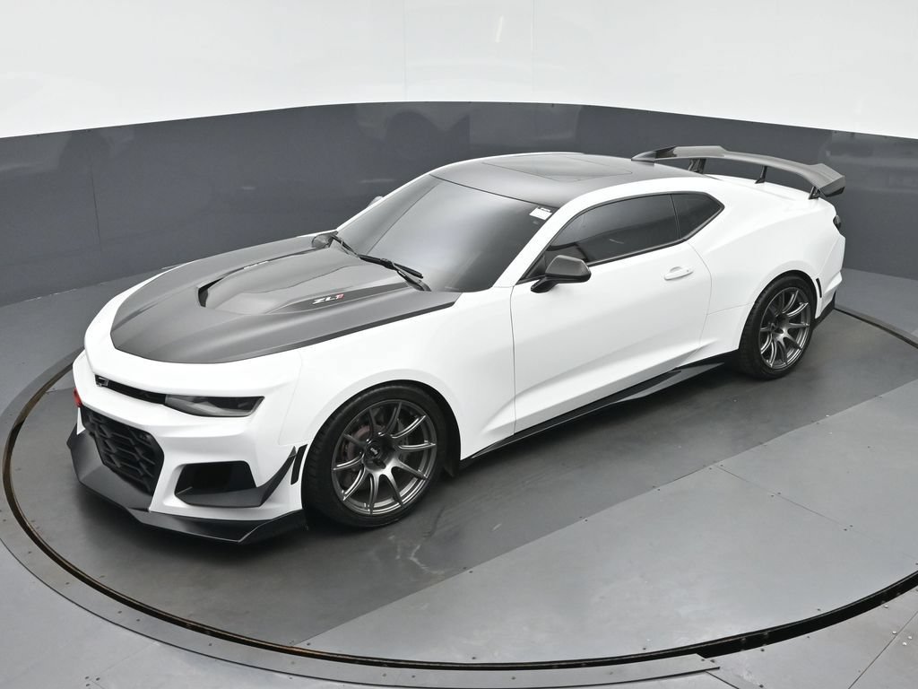 Used 2019 Chevrolet Camaro ZL1 RWD image 31
