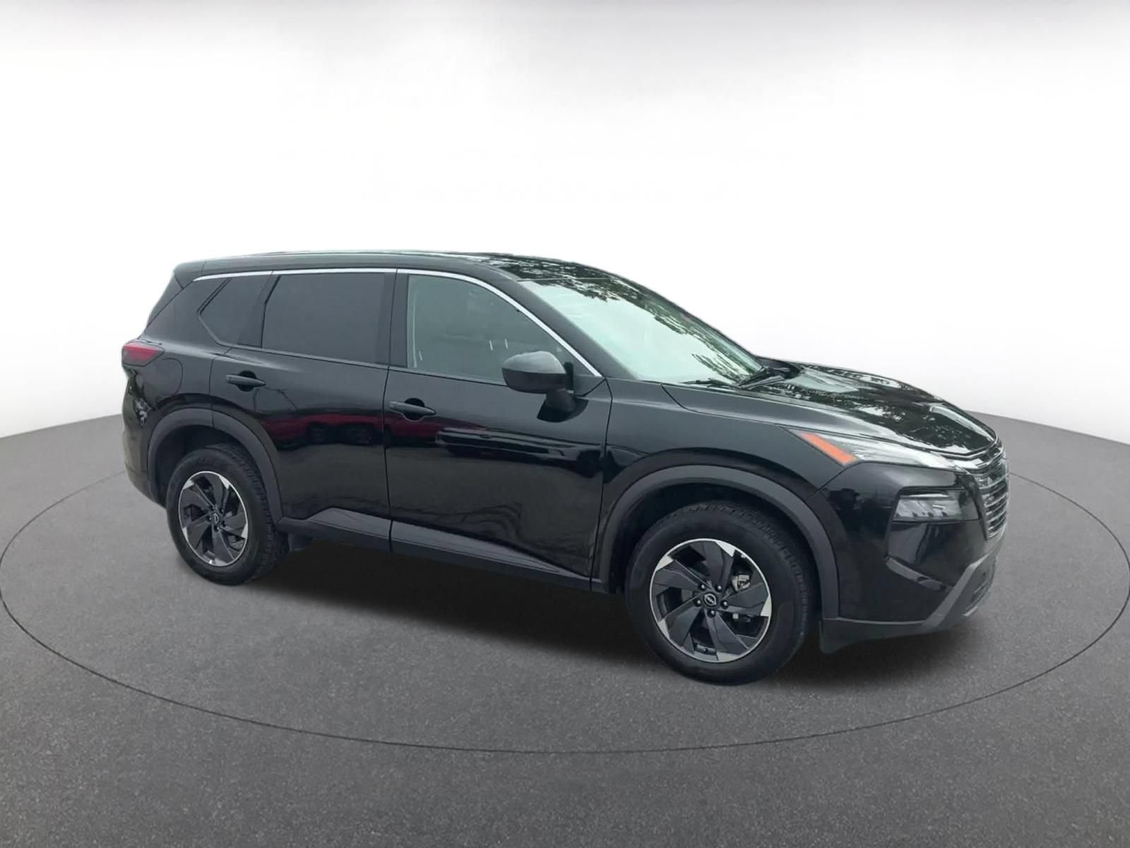 Used 2025 Nissan Rogue SV FWD image 2