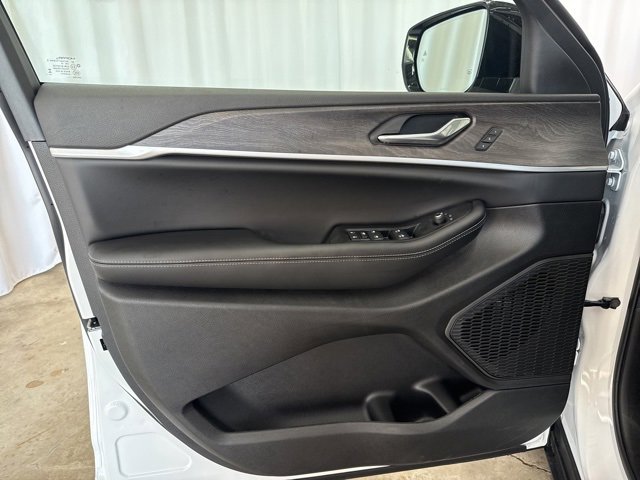 New 2025 Jeep Grand Cherokee Limited w/ Luxury Tech Group II image 10