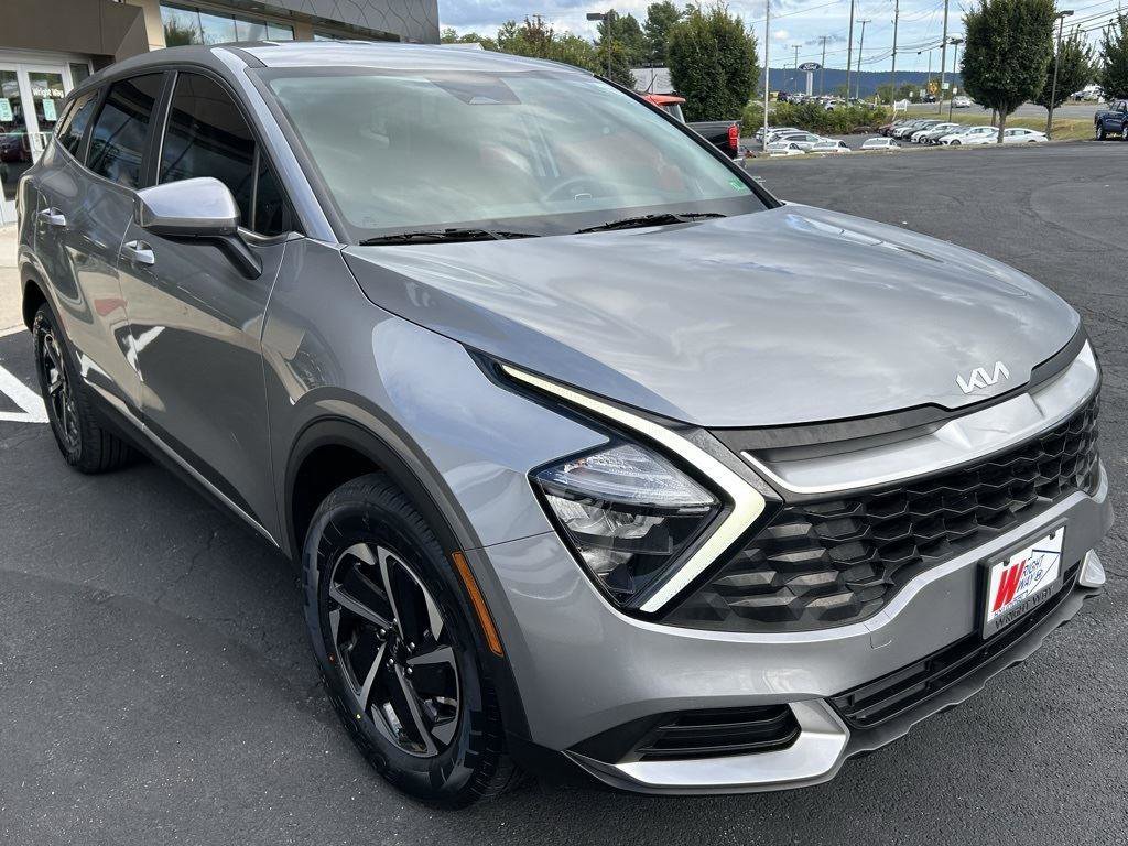 Used 2023 Kia Sportage LX image 9