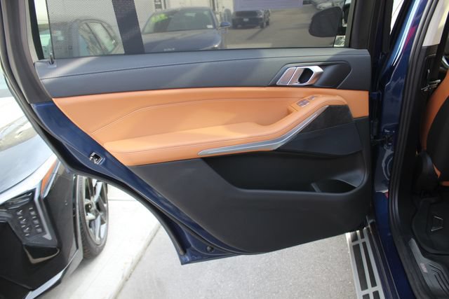 Used 2022 BMW X7 xDrive40i w/ Premium Package AWD/4WD image 24