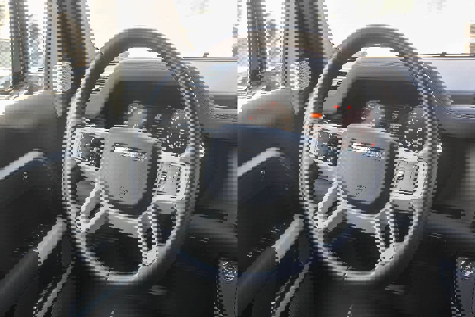 Used 2023 Land Rover Defender 130 SE image 15