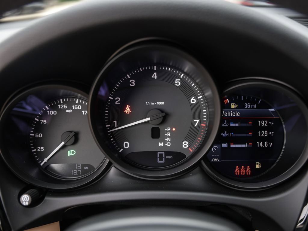 Certified 2025 Porsche Macan image 16