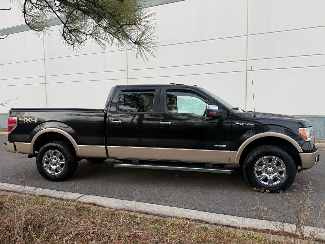 Used 2012 Ford F150 Lariat w/ Lariat Chrome Pkg image 11