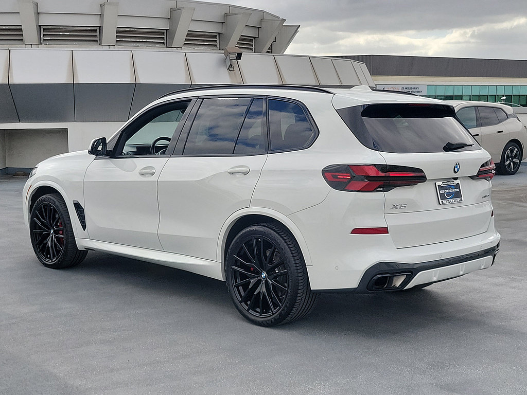 Used 2024 BMW X5 sDrive40i w/ M Sport Package RWD image 2