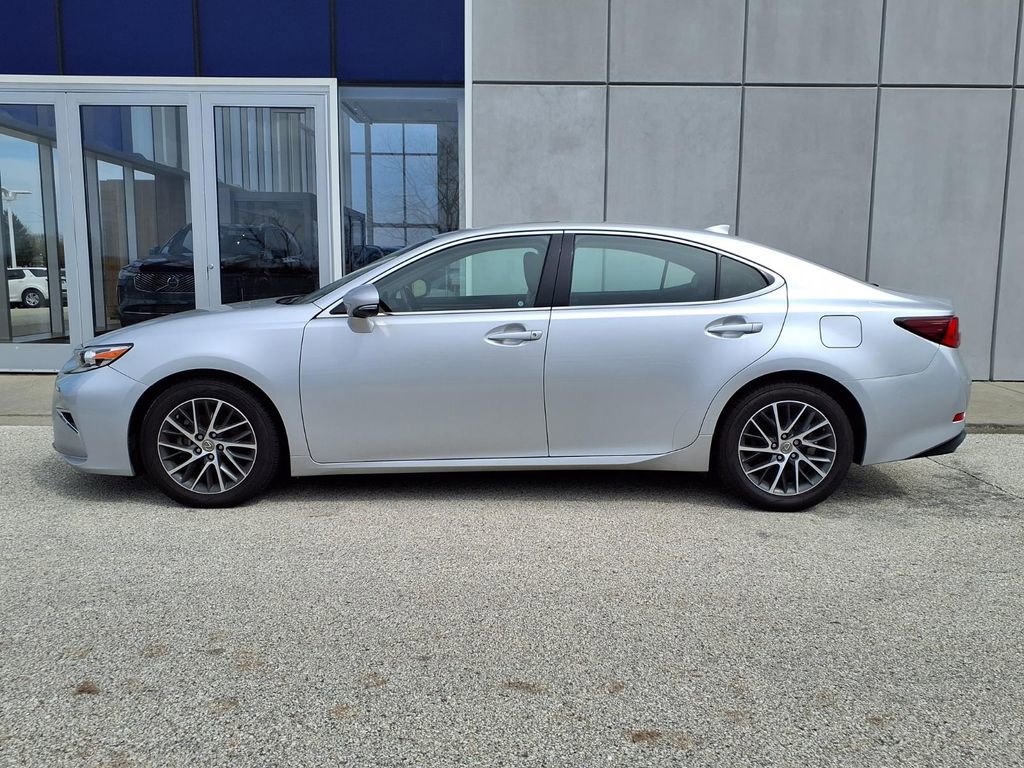 Used 2017 Lexus ES 350 w/ Luxury Package FWD image 3