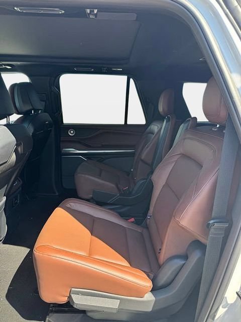 New 2026 Lincoln Navigator L Reserve AWD/4WD image 10