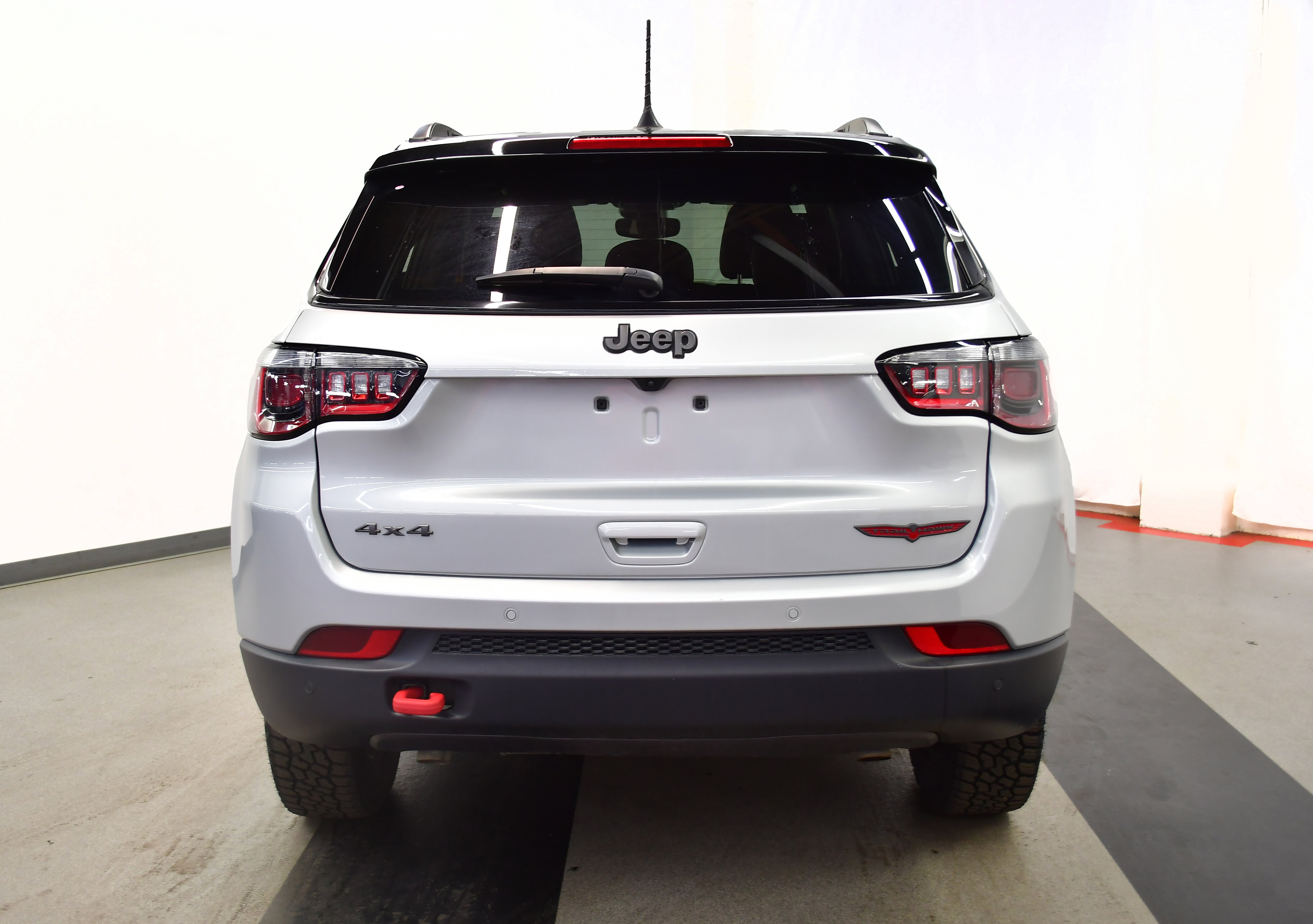 Used 2025 Jeep Compass Trailhawk AWD/4WD image 40