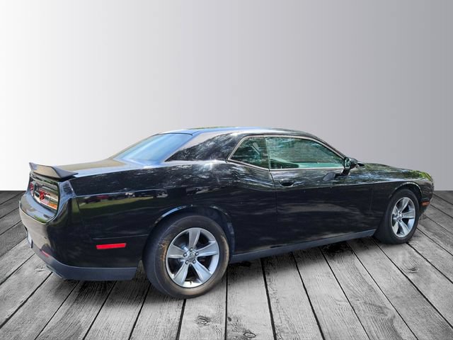 Used 2016 Dodge Challenger SXT RWD image 5