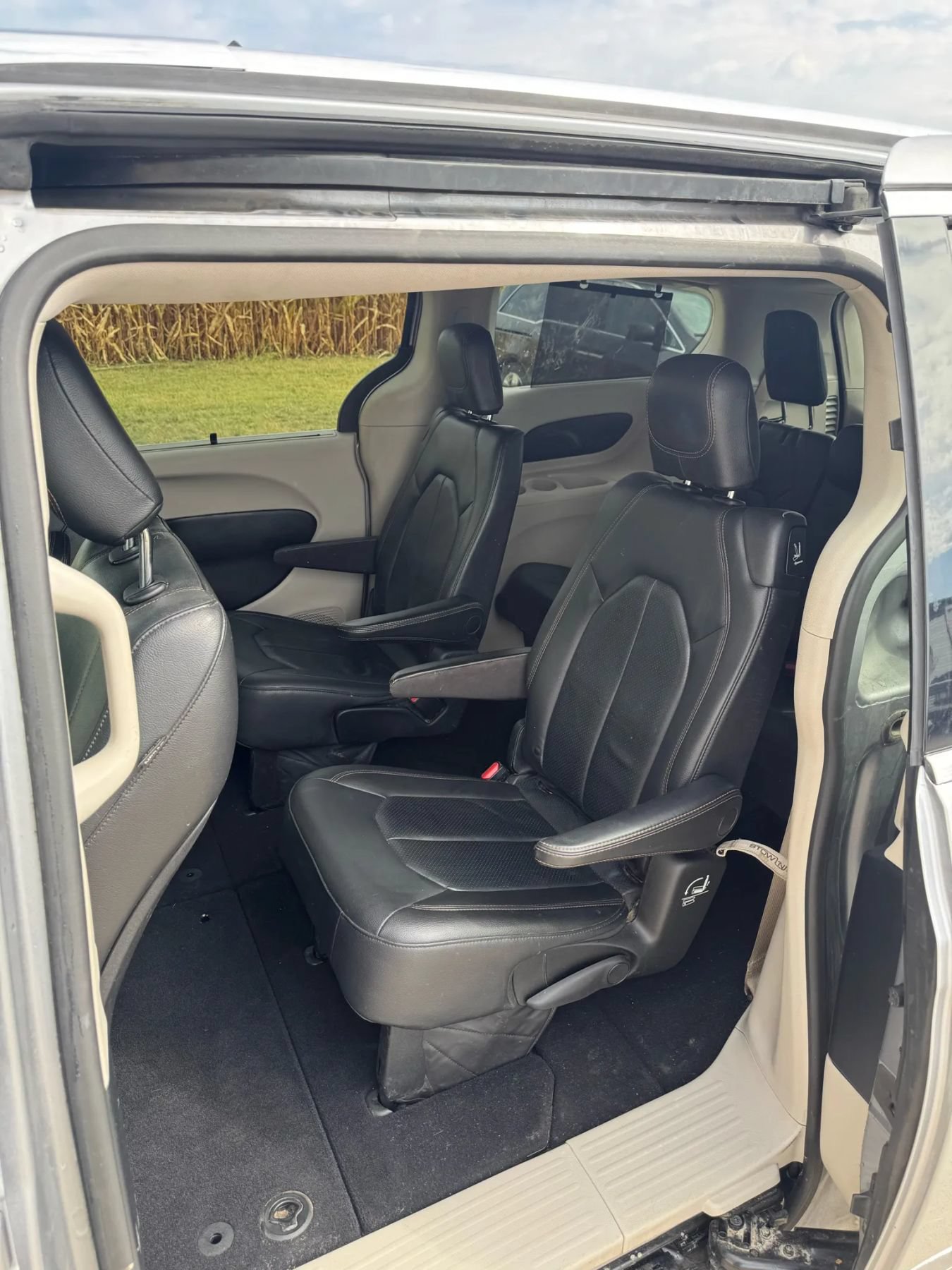 Used 2019 Chrysler Pacifica Touring-L FWD image 17