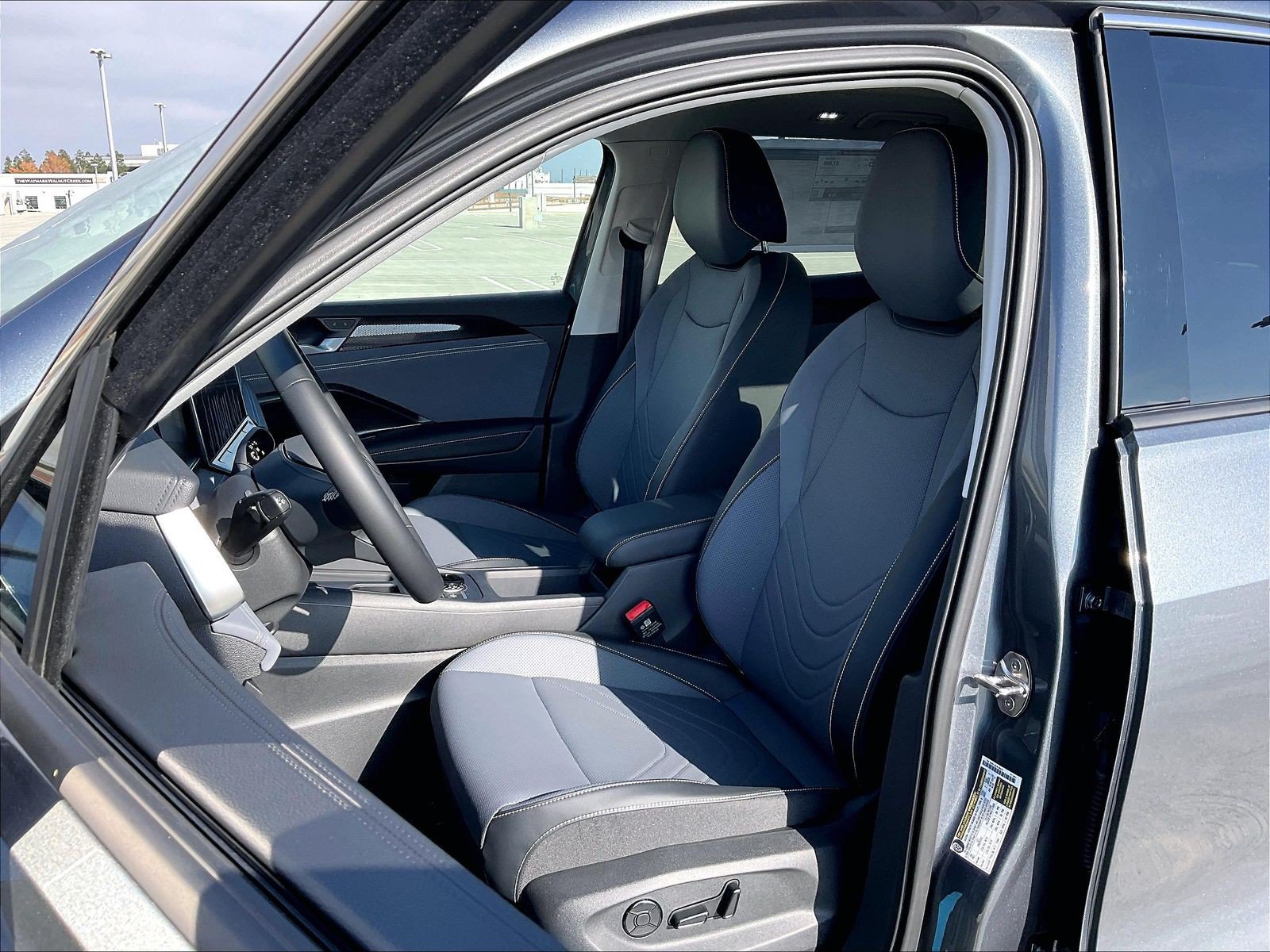 New 2026 Volkswagen Tiguan SE AWD/4WD image 8