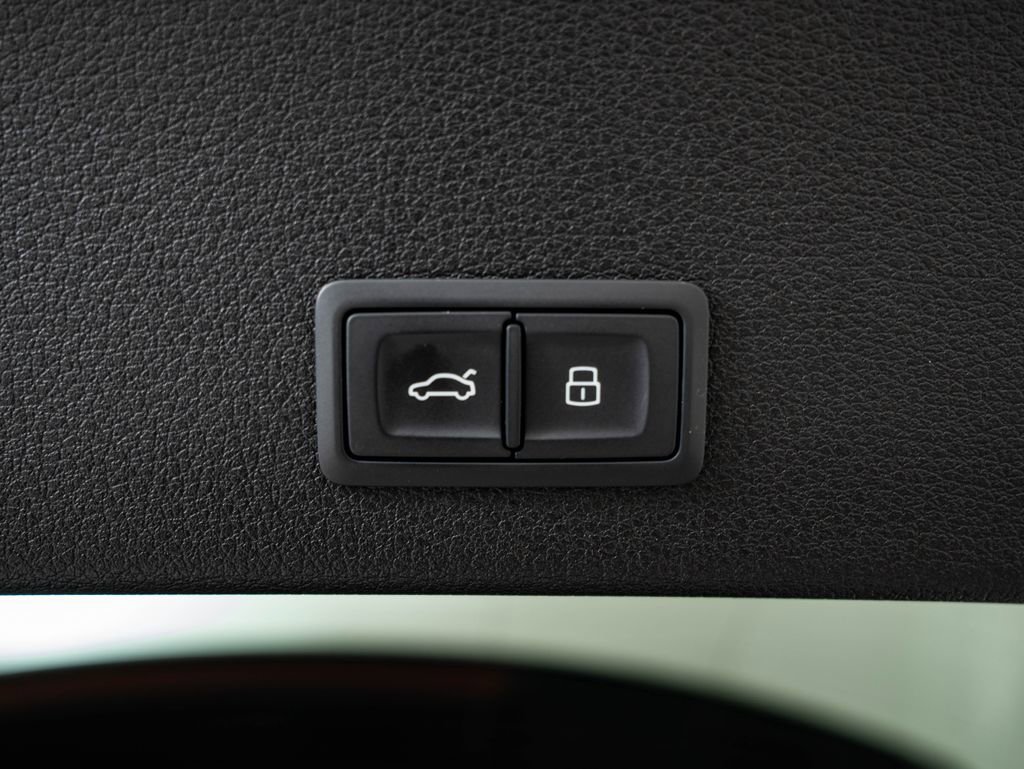 Used 2021 Audi e-tron Premium w/ Convenience Plus Package AWD/4WD image 22