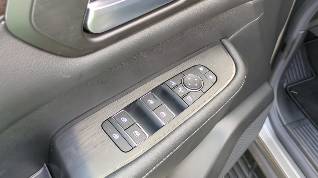 Used 2025 Nissan Armada SL w/ Captain's Chari Seat Package AWD/4WD image 13
