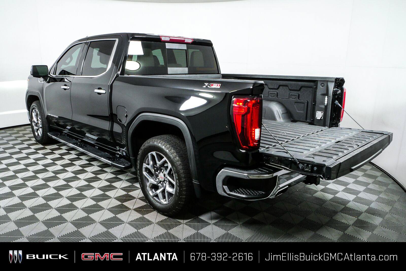 Certified 2024 GMC Sierra 1500 SLT w/ SLT Premium Plus Package AWD/4WD image 32