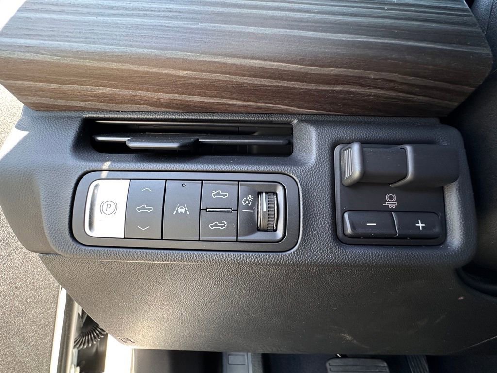 Used 2025 GMC Sierra EV Denali image 36