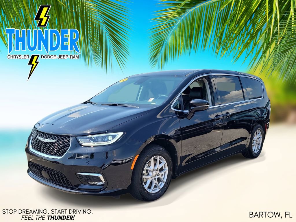 Used 2024 Chrysler Pacifica Touring-L FWD image 2