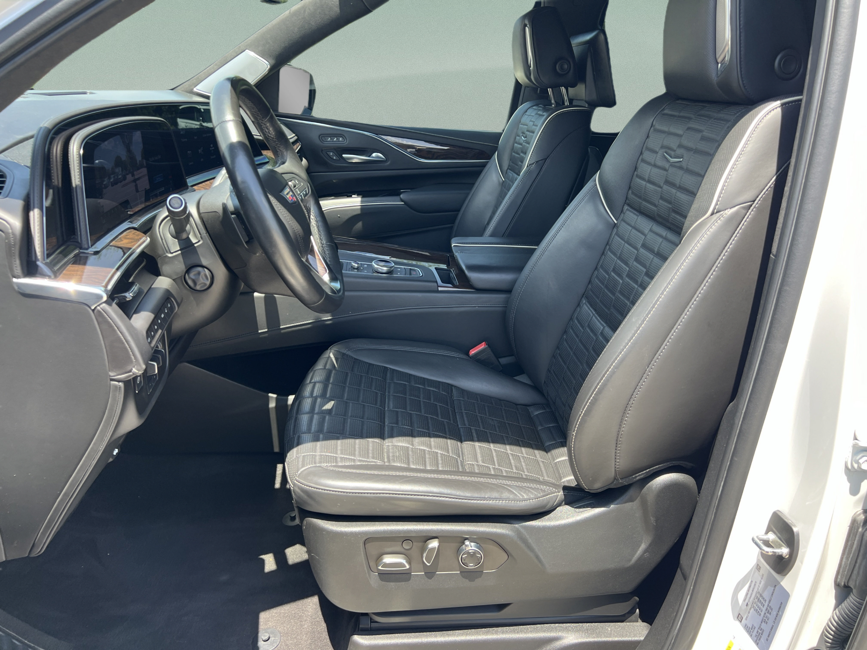 Used 2022 Cadillac Escalade Sport Platinum w/ Heavy-Duty Trailer Package AWD/4WD image 19