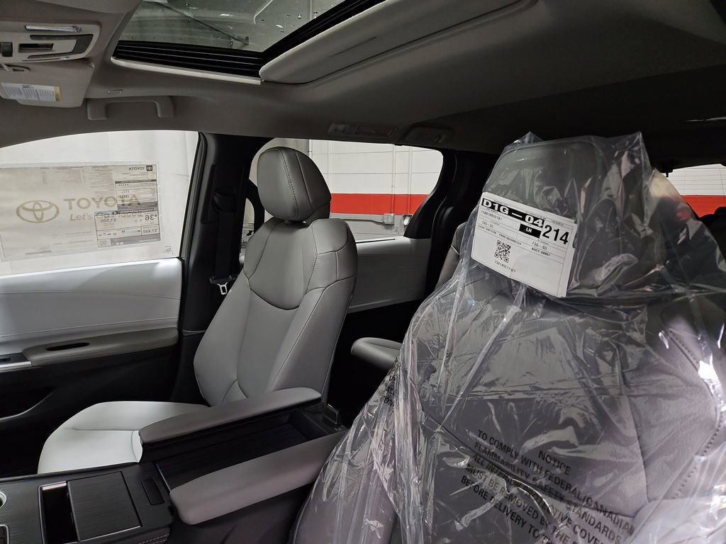 New 2026 Toyota Sienna XLE image 11