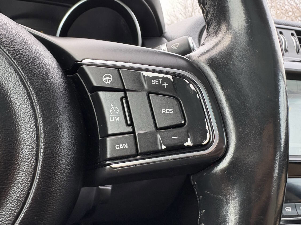 Used 2017 Jaguar XE Premium image 42