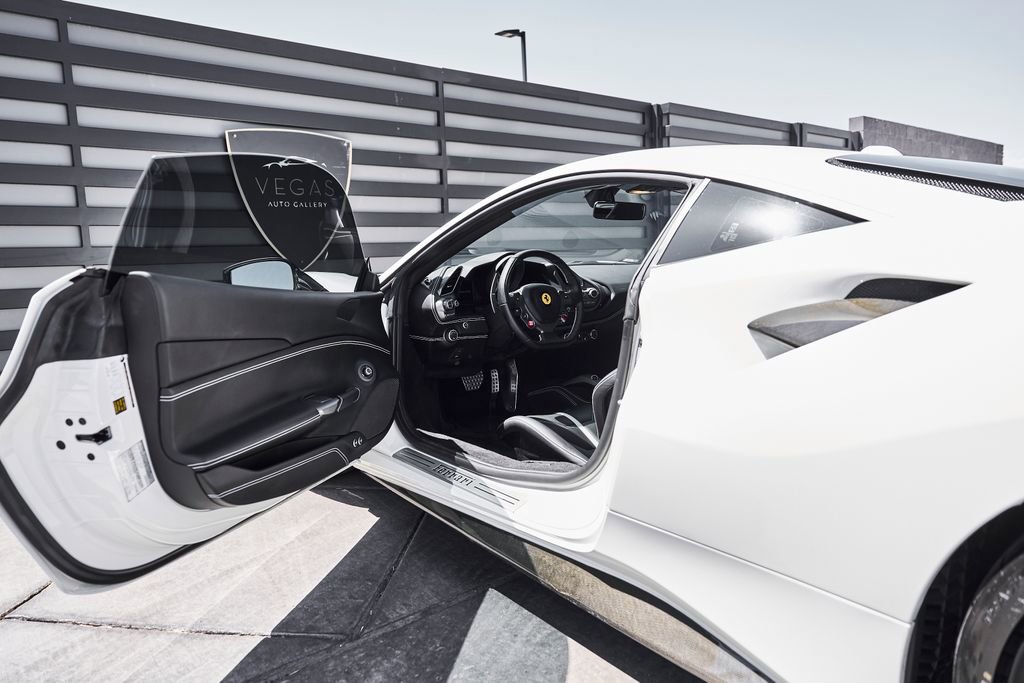 Used 2017 Ferrari 488 GTB RWD image 39
