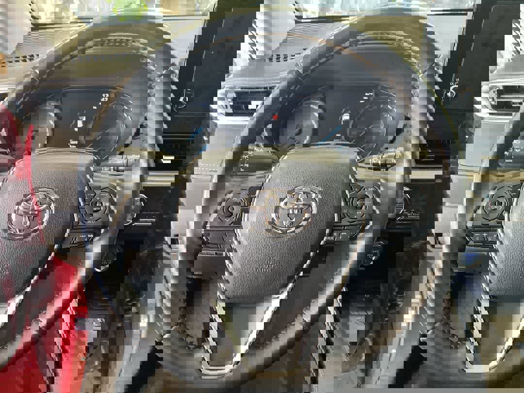 Used 2023 Toyota Venza LE image 14