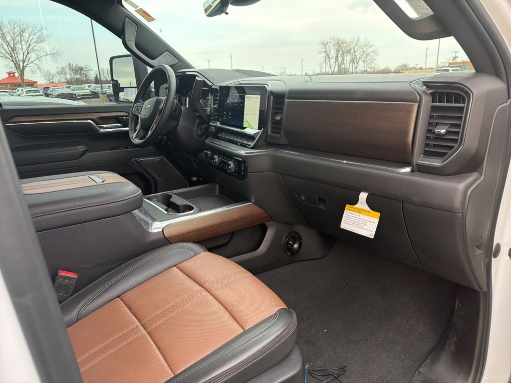 Used 2024 Chevrolet Silverado 3500 High Country w/ High Country Premium Package image 4