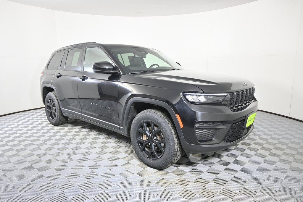 Used 2024 Jeep Grand Cherokee Altitude image 9