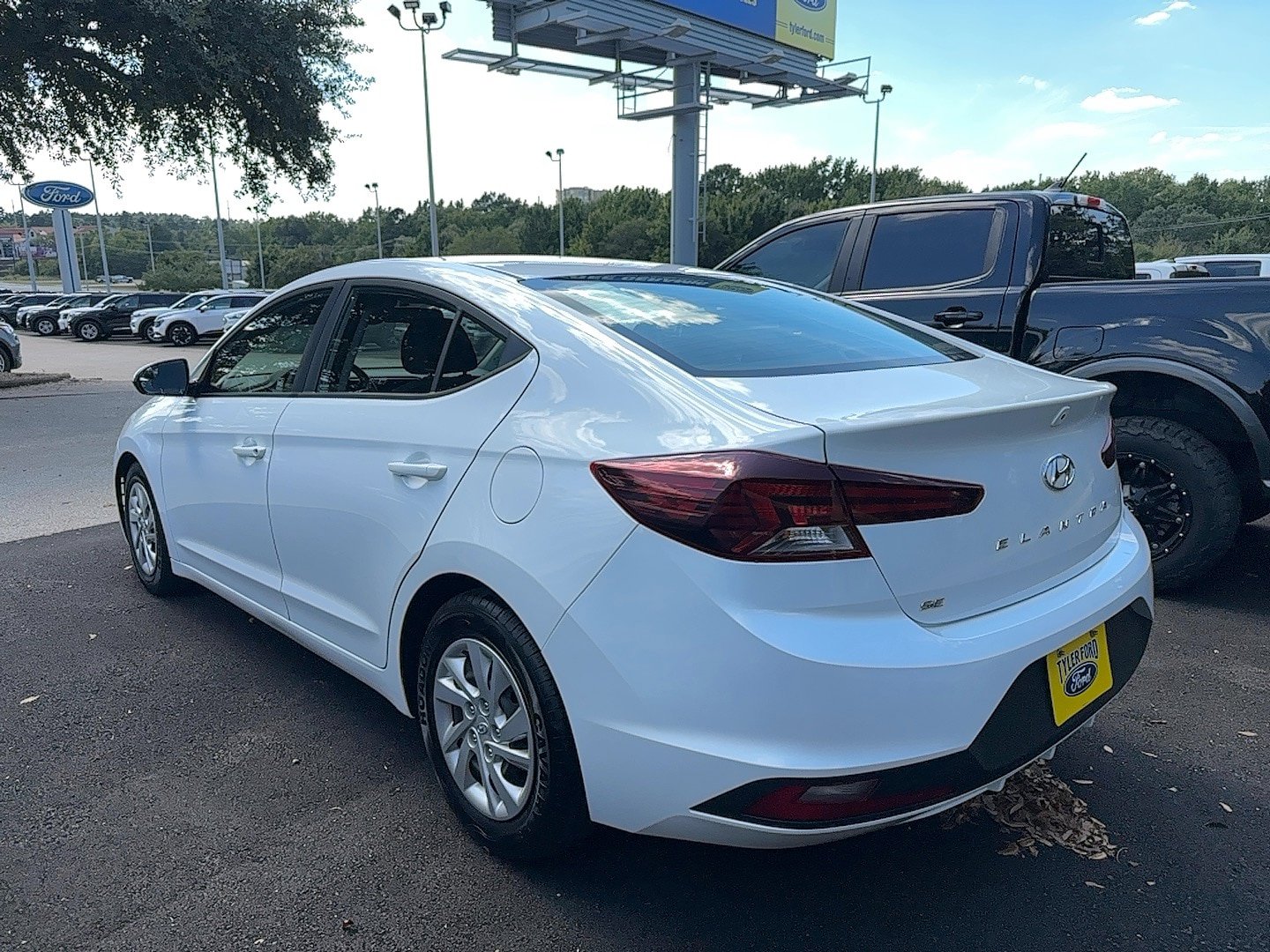 Used 2019 Hyundai Elantra SE w/ Cargo Package FWD image 8