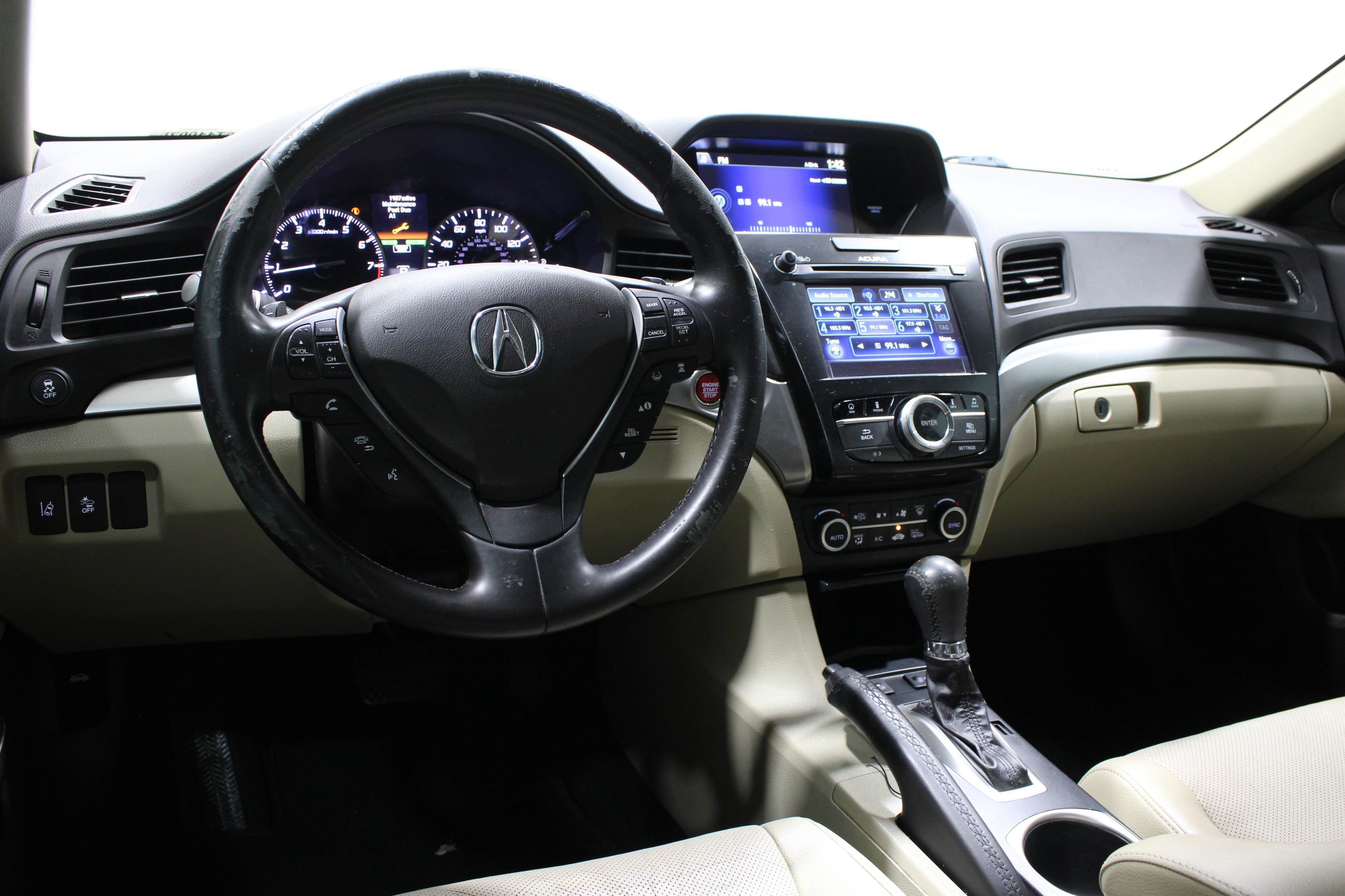 Used 2016 Acura ILX FWD image 2