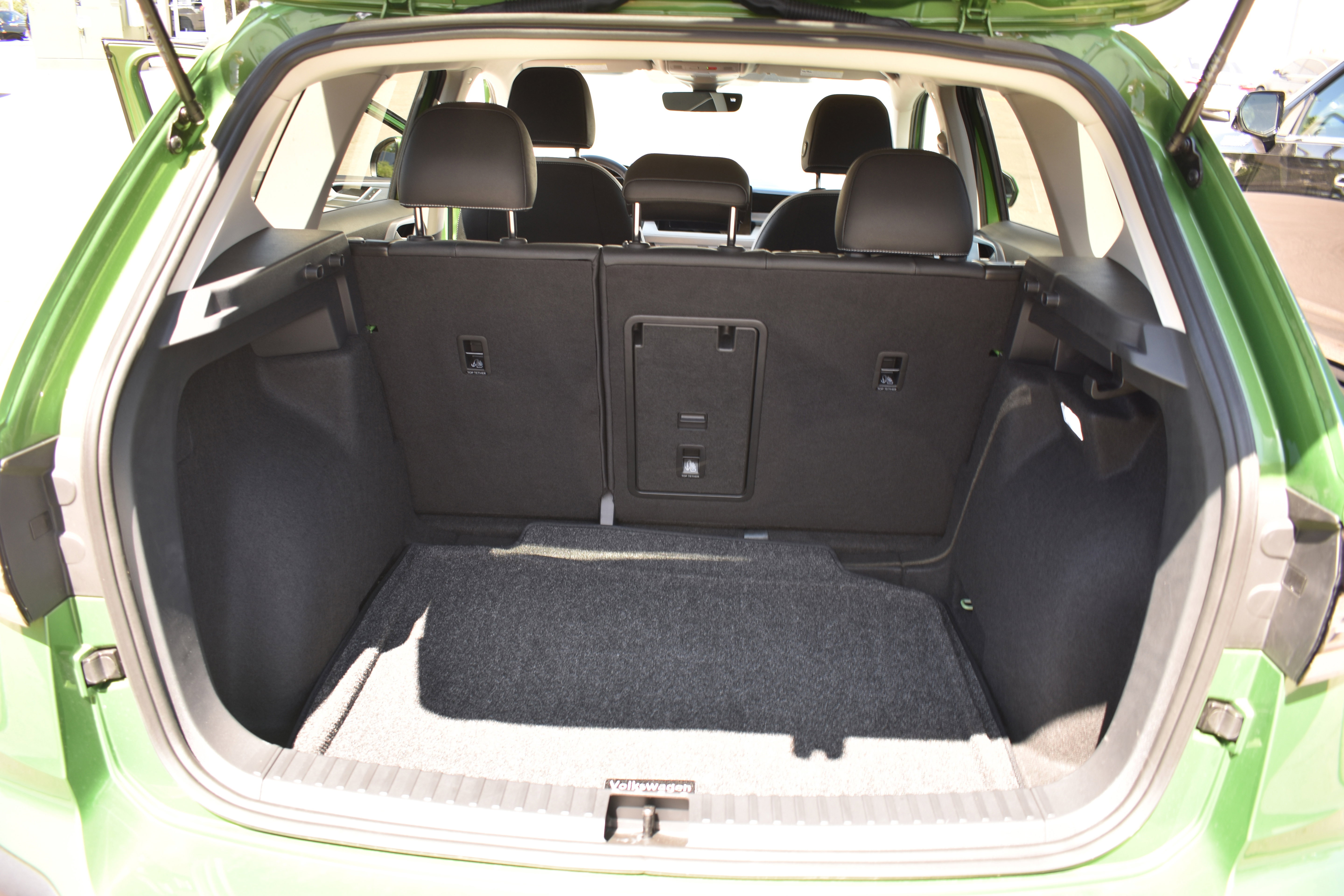 Used 2025 Volkswagen Taos SE image 32