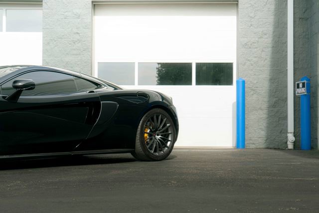 Used 2017 McLaren 570S RWD image 31