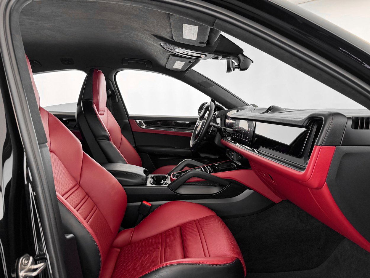 Used 2024 Porsche Cayenne Turbo GT image 26