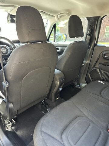 Used 2020 Jeep Renegade Latitude w/ Popular Equipment Group FWD image 22