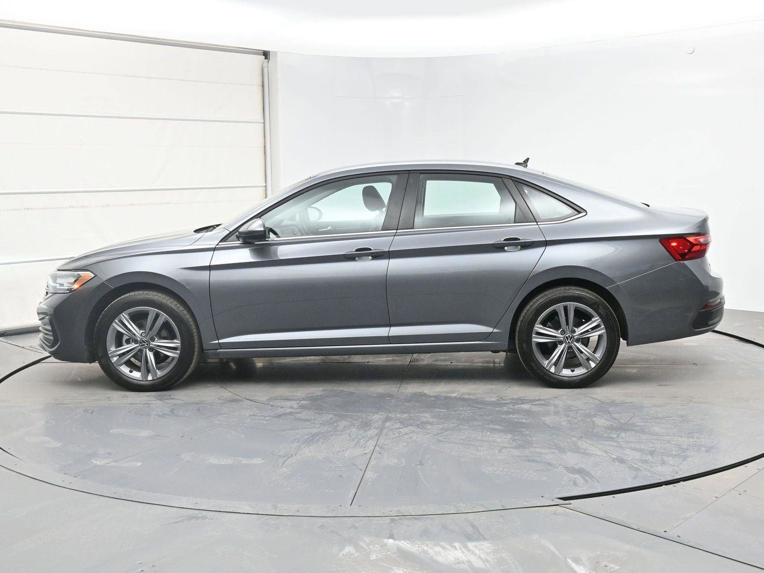 Certified 2023 Volkswagen Jetta SE image 17