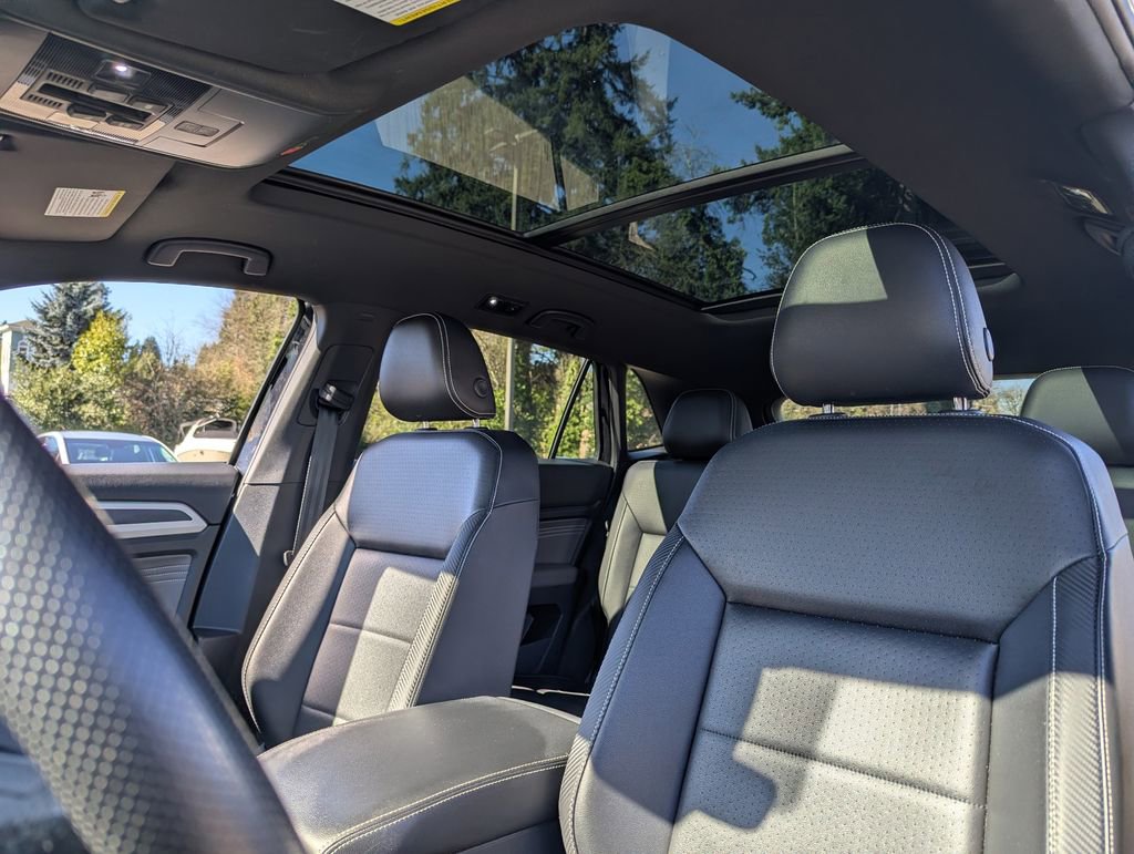 Certified 2022 Volkswagen Atlas Cross Sport SEL R-Line image 23