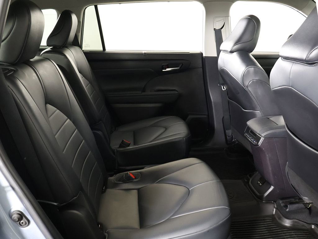 Used 2021 Toyota Highlander XLE image 38