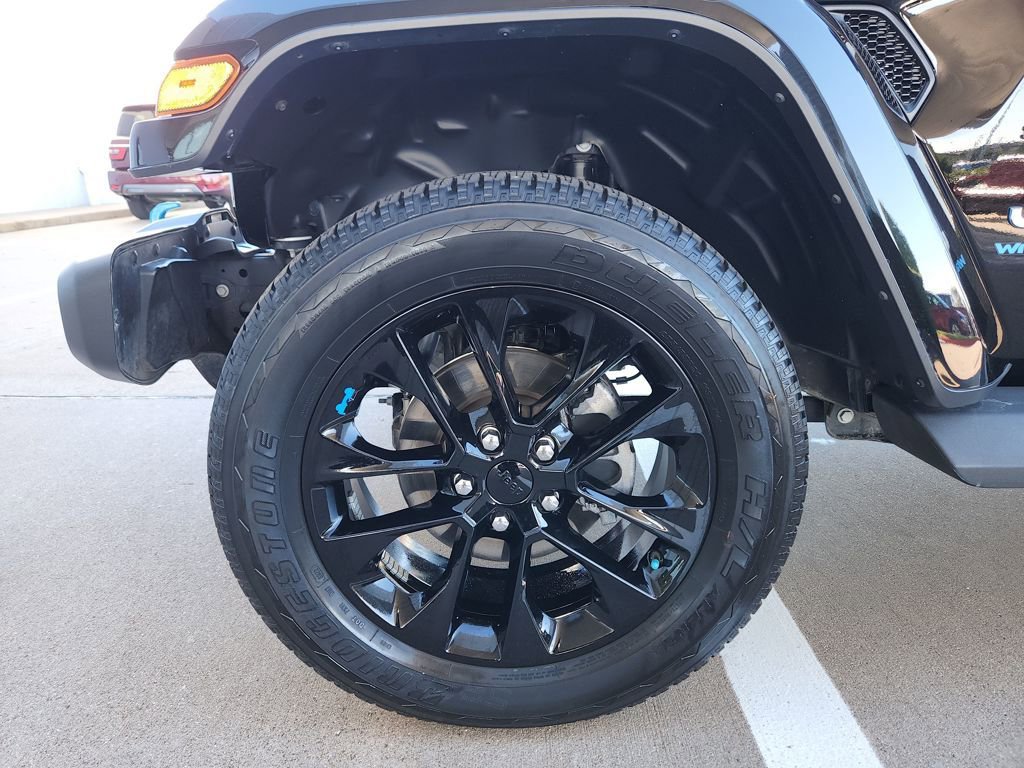 Used 2023 Jeep Wrangler Unlimited Sahara image 31