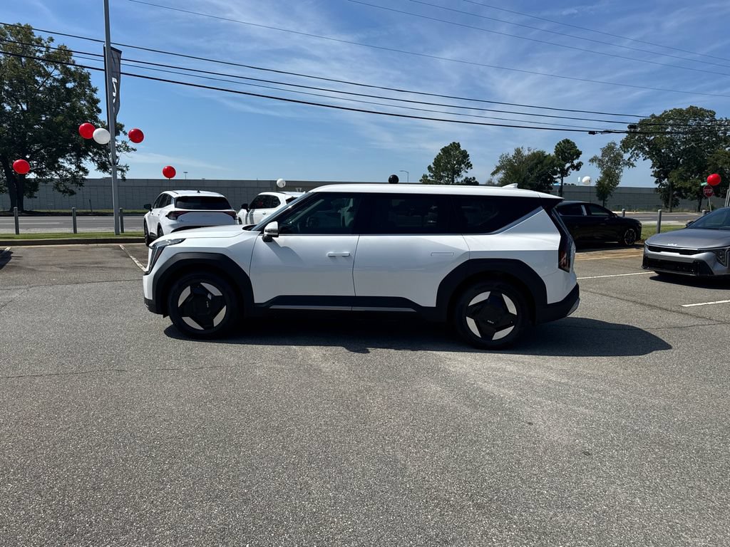 New 2024 Kia EV9 Light RWD image 6