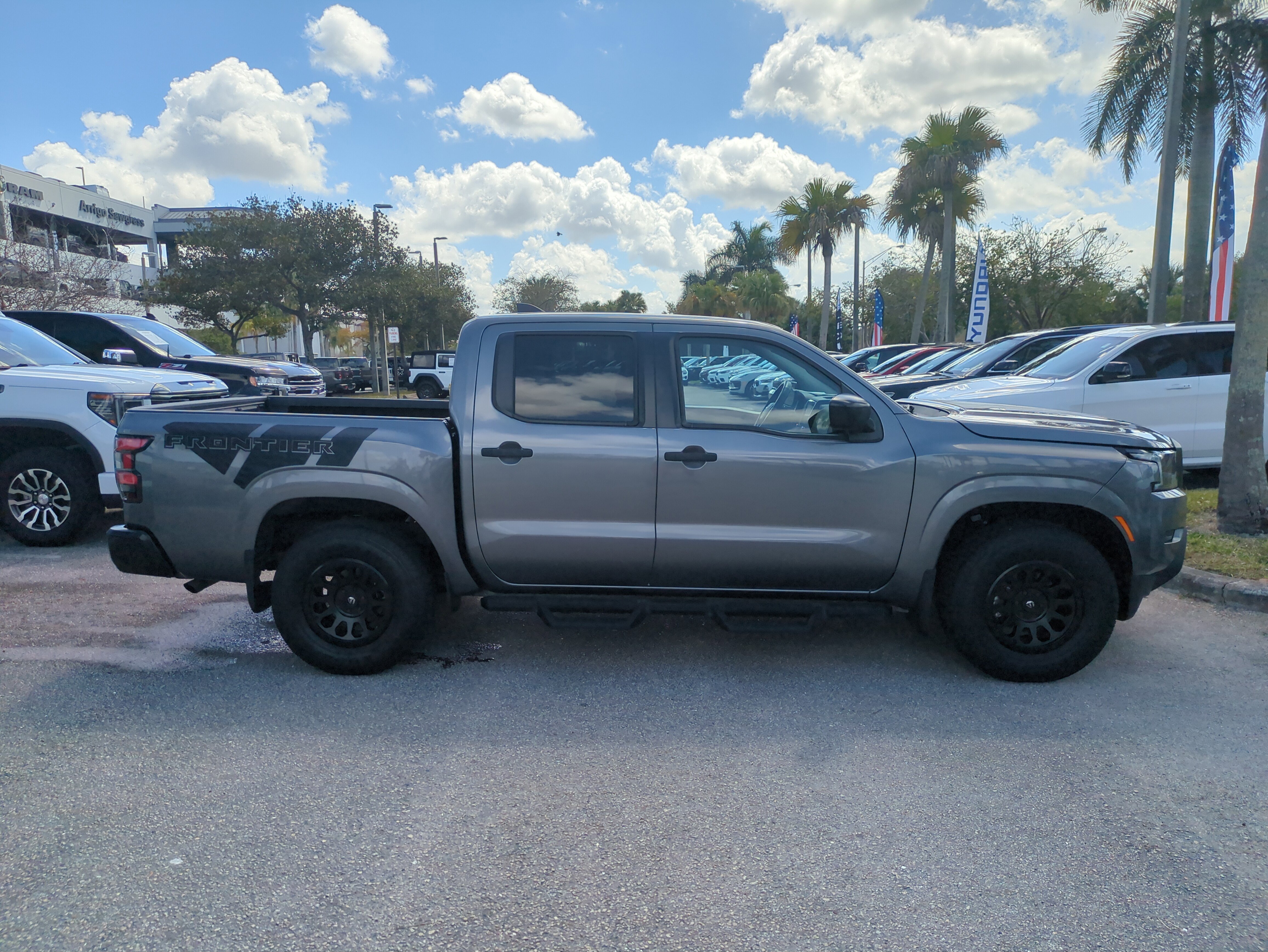 Used 2022 Nissan Frontier S w/ Technology Package image 4