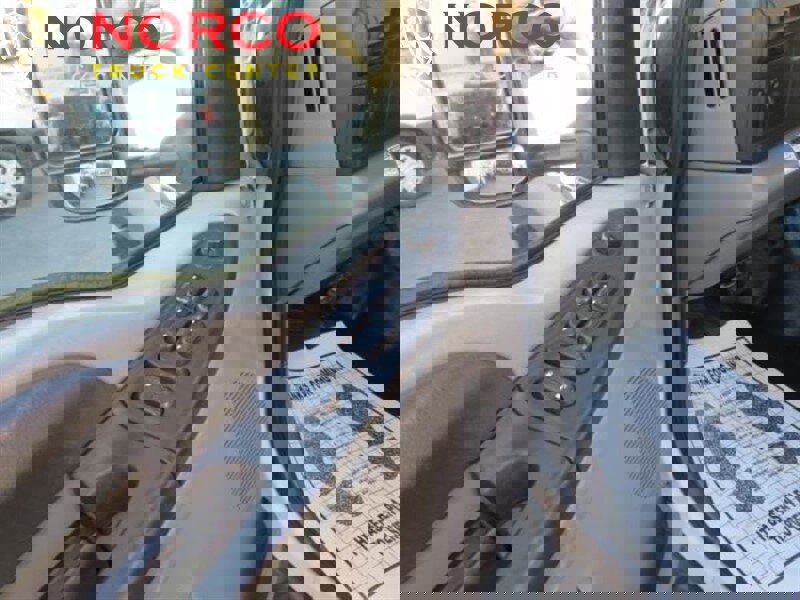 Used 2006 Ford F550 2WD Crew Cab Super Duty image 17