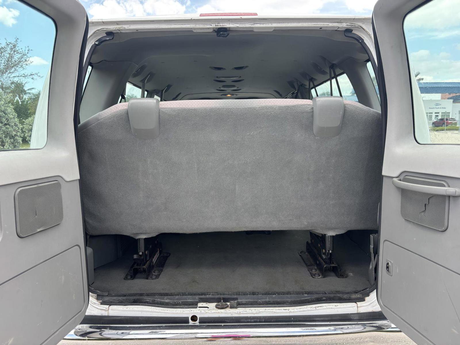 Used 2010 Ford E-350 and Econoline 350 XL image 23