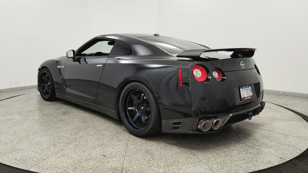 Used 2014 Nissan GT-R Black Edition AWD/4WD image 3
